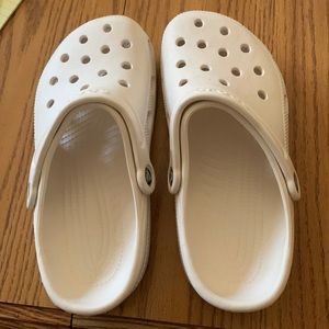 Size 9 ladies white Crocs shoes